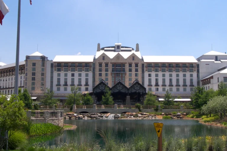 Gaylord Texan-2
